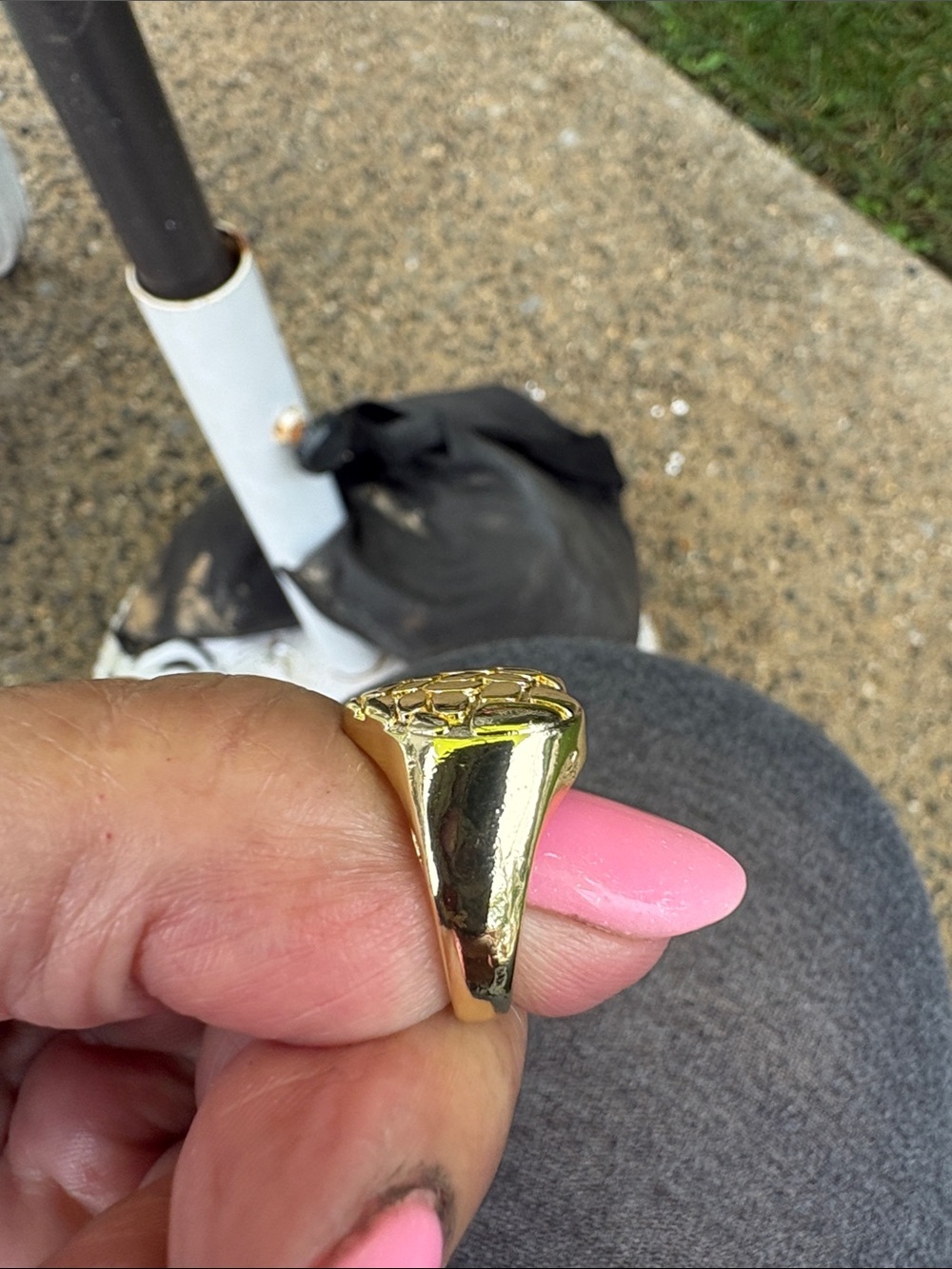 Polished Gold Men’s Signet Ring - Sleek Gold Finish